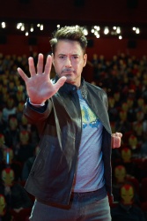 Robert Downey Jr. - "Iron Man 3" convention (Moscow, April 9, 2013) - 23xHQ 05rs7Tsd
