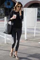 Alessandra Ambrosio - Out and about in Brentwood (2015.01.22) - 20xHQ 09lGaHfl