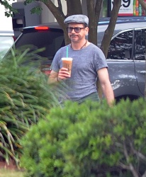 Robert Downey Jr. - leaving a Starbucks and heading to the set of 'Iron Man 3' in Wilmington on May 30, 2012 - 11xHQ 1j7K2L4n