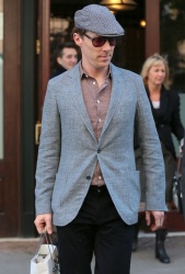 Benedict Cumberbatch - leaving the John Stewart studios in New York City (nov 18, 2014) - 4xHQ 1sL4ibQ5
