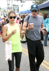 Ian Somerhalder & Nikki Reed - at the farmer's market in Sherman Oaks (July 20, 2014) - 152xHQ 2SRJZFRo