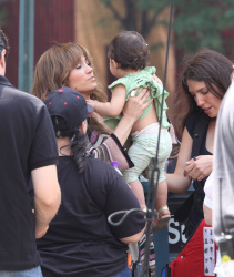 Jennifer Lopez - On the set of The Back-Up Plan in NYC (16.07.2009) - 120xHQ 2jHYxPsn