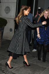 Jennifer Lopez - Arriving at the Crosby Street Hotel in New York (2015.01.20) - 16xHQ 2xIaJ679