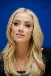 Amber Heard - The Rum Diary press conference portraits by Vera Anderson (Beverly Hills, October 13, 2011) - 10xHQ 30SmqTM7