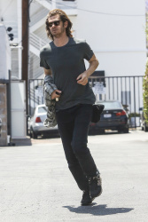 Andrew Garfield - Andrew Garfield - Outside a gym in Los Angeles - May 27, 2015 - 18xHQ 38n6ahMm