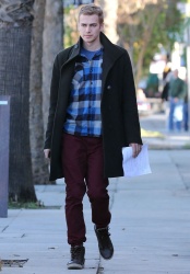 Hayden Christensen - stops at a business meeting in Sherman Oaks, California (December 13, 2014) - 14xHQ 3gbjbj8u