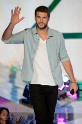 Liam Hemsworth - Teen Choice Awards 2013 at Gibson Amphitheatre (Universal City, August 11, 2013) - 22xHQ 3zRiME5S