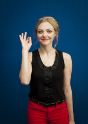 Amanda Seyfried - "In Time" press conference portraits by Armando Gallo (Beverly Hills, October 15, 2011) - 9xHQ 4NDRg80E