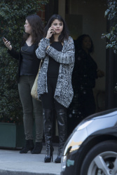 Selena Gomez - Leaving Mr Chow Restaurant in Beverly Hills, 15 января 2015 (11xHQ) 4aJFhczn