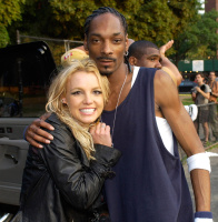 Бритни Спирс, Снуп Догг (Britney Spears, Snoop Dogg) 'Outrageous' Video Stills 2004 - 25xHQ 5evyCyyO