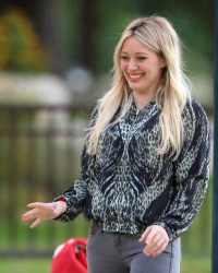 Hilary Duff - at Coldwater Canyon Park in Beverly Hills, 23 января 2015 (30xHQ) 6Ew2NJqD