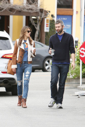 Alessandra Ambrosio - Out and about in Brentwood, 30 января 2015 (39xHQ) 6JnFqUQL