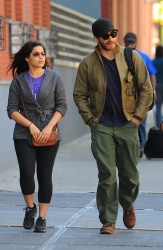 Jake Gyllenhaal & Jonah Hill & America Ferrera - Out And About In NYC 2013.04.30 - 37xHQ 6LxbReCk