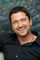 Gerard Butler - Gerard Butler - The Ugly Truth press conference portraits by Vera Anderson (Beverly Hills, July 20, 2009) - 13xHQ 6qeAPat1