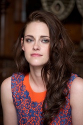 Kristen Stewart - Snow White And The Huntsman press conference portraits by Vera Anderson (West Suffex, May 13, 2012) - 16xHQ 6rhUjzek