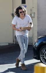 Harry Styles - Out in Beverly Hills, California - January 23, 2015 - 15xHQ 6xsiapjU