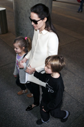 Angelina Jolie - LAX Airport - February 11, 2015 (185xHQ) 6zzLscOv