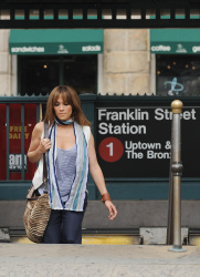 Jennifer Lopez - On the set of The Back-Up Plan in NYC (16.07.2009) - 120xHQ 70CwgUTi