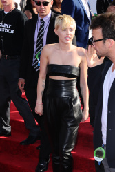 Miley Cyrus - 2014 MTV Video Music Awards in Los Angeles, August 24, 2014 - 350xHQ 74blTQ9E
