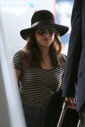 Dakota Johnson - Arriving at LAX Airport in Los Angeles, 30 января 2015 (9xHQ) 7FPLko7q