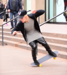Justin Bieber - Justin Bieber - Skating in New York City (2014.12.28) - 41xHQ 7X5glAGH