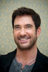 Dylan McDermott - 'Hostages' Press Conference Portraits by Vera Anderson - July 30, 2013 - 8xHQ 8e43D2DX
