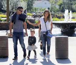 Jessica Alba - Jessica and her family spent a day in Coldwater Park in Los Angeles (2015.02.08.) (196xHQ) 8swo8vgd