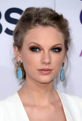 Taylor Swift - 2013 People's Choice Awards at the Nokia Theatre in Los Angeles, California - January 9, 2013 - 247xHQ 907tt2xr