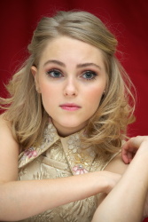 AnnaSophia Robb - The Carrie Diaries press conference portraits by Vera Anderson (New York, February 8, 2013) - 13xHQ 91CpmwA9