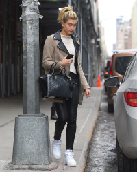 Hailey Baldwin - Out and about in NYC - February 14, 2015 (9xHQ) 92PiKPNX