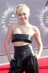 Miley Cyrus - 2014 MTV Video Music Awards in Los Angeles, August 24, 2014 - 350xHQ 9Ww7yMvh