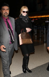 Nicole Kidman - Arriving at LAX airport in Los Angeles (2015.02.04.) (14xHQ) 9YJbirE2