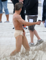 Zac Efron & Robert De Niro - On the set of Dirty Grandpa in Tybee Island,Giorgia 2015.04.28 - 103xHQ 9vKyGD3h