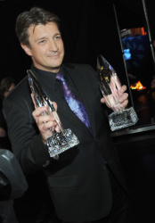 Nathan Fillion - 39th Annual People's Choice Awards at Nokia Theatre in Los Angeles (January 9, 2013) - 28xHQ Aj61357q