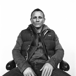 Daniel Craig - Unkown Photoshoot - 5xHQ BE0PAL7N