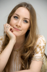 Saoirse Ronan - The Lovely Bones press conference portraits by Vera Anderson (Los Angeles, December 4, 2009) - 8xHQ BWCOjahq