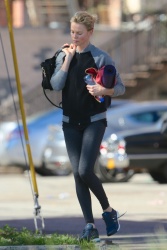 Charlize Theron - spotted leaving yoga class - January 23, 2015 - 23xHQ Bby0iEpF