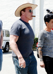 Arnold Schwarzenegger - seen out in Los Angeles - April 18, 2015 - 72xHQ BtQzZQeS