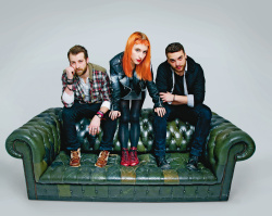 Paramore (Hayley Williams,  Jeremy Davis, Taylor York) - Chris McAndrew Photoshoot for The Guardian (February, 2013) - 35xHQ C68dlid5