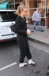 Cara Delevingne - Out and about in Beverly Hills, 9 января 2015 (8xHQ) CSqquBc7
