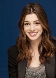 Anne Hathaway - "Love And Other Drugs" press conference portraits by Armando Gallo (Los Angeles, November 6, 2010) - 8xHQ CiQKBx1L