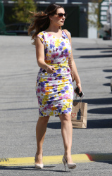 Kelly Brook - Kelly Brook - Shopping at the Sunset Plaza in Hollywood (2015.03.03.) (33xHQ) DDqF5aSs