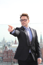 Robert Downey Jr. & Ben Kingsley - Iron Man 3 photocall (Moscow, April 10, 2013) - 14xHQ DLtxZoJQ