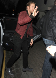Ryan Gosling - Night out in London - April 9, 2015 - 12xHQ DtwvUSYp
