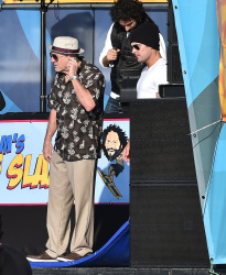 Zac Efron & Robert De Niro - On the set of Dirty Grandpa in Tybee Island,Giorgia 2015.04.30 - 140xHQ EKf20tXt