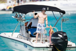 Mark Wahlberg - and his family seen enjoying a holiday in Barbados (December 26, 2014) - 165xHQ EyArX6yT