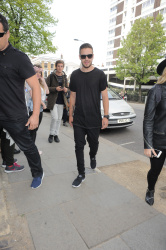 Liam Payne - Arriving at recording studio in London - April 24, 2015 - 10xHQ F0tzOD0g