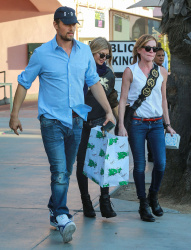 Josh Duhamel and Fergie - spotted out for lunch with friends at The Ivy At The Shore Restaurant in Santa Monica - January 17, 2015 - 12xHQ FQsUhYpY