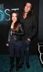 Holly Marie Combs - Premiere of Open Road Films 'The Host' at ArcLight Cinemas Cinerama Dome, Голливуд, 19 марта 2013 (19xHQ) HH2sTGAi