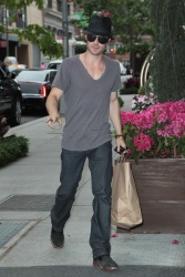 Ian Somerhalder - Out And About in New York 2012.05.15 - 6xHQ HTEjfx8q